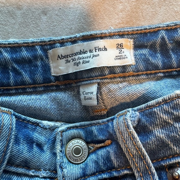 Abercrombie & Fitch Curve Love 90s Relaxed Fit Jeans - Medium - Size 26 Regular - Picture 3 of 8